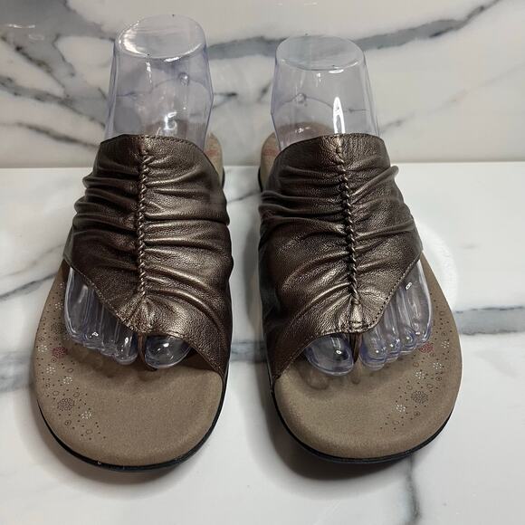 Taos Women's Bronze Leather the Gift 2 Sandals Sz 9 Comfort Outdoors Casual - Picture 2 of 5